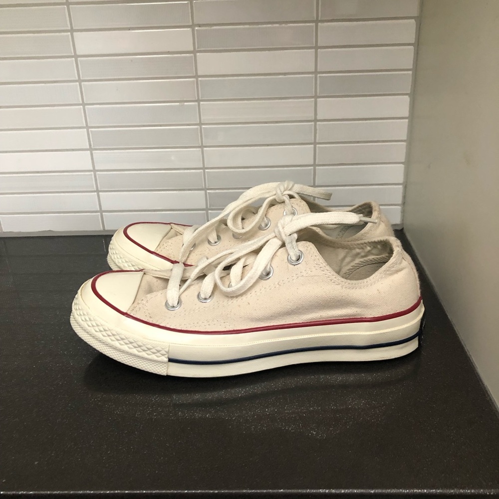 EUC Converse Chuck Taylor unisex adult Low Top sneakers